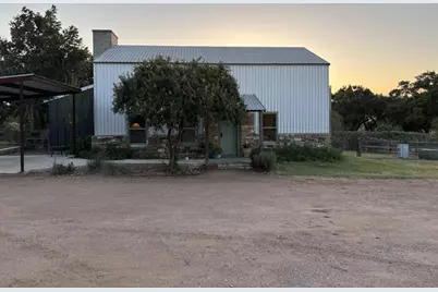 714 W Live Oak St, Fredericksburg, TX 78624 - Photo 4