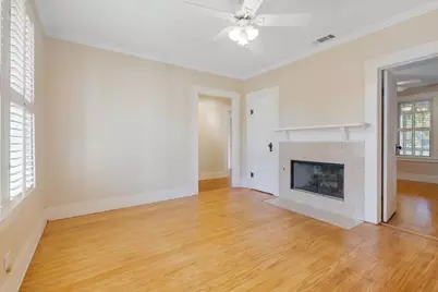 217 W Morse St, Fredericksburg, TX 78624 - Photo 6