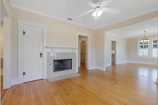 217 W Morse St, Fredericksburg, TX 78624 - Photo 4