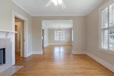 217 W Morse St, Fredericksburg, TX 78624 - Photo 8