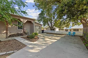 504 W Austin St, Fredericksburg, TX 78624 - Photo 26