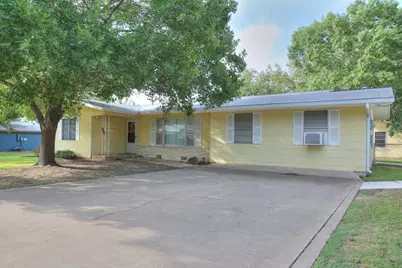 109 W Mulberry St, Fredericksburg, TX 78624 - Photo 14