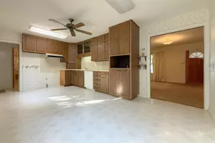 109 W Mulberry St, Fredericksburg, TX 78624 - Photo 12