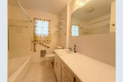 109 W Mulberry St, Fredericksburg, TX 78624 - Photo 8