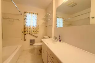 109 W Mulberry St, Fredericksburg, TX 78624 - Photo 8