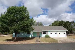 610 N Pine St, Fredericksburg, TX 78624 - Photo 2