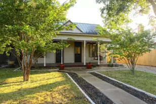 514 W Austin St, Fredericksburg, TX 78624 - Photo 2
