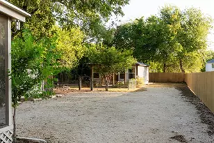 514 W Austin St, Fredericksburg, TX 78624 - Photo 74