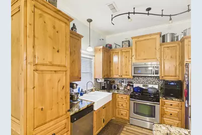 718 Englemann Oak Dr, Fredericksburg, TX 78624 - Photo 6