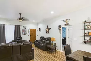 718 Englemann Oak Dr, Fredericksburg, TX 78624 - Photo 8