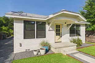 313 Fulton St, Fredericksburg, TX 78624 - Photo 2