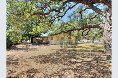 101 E Hale St, Fredericksburg, TX 78624 - Photo 8