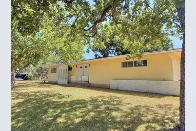 101 E Hale St, Fredericksburg, TX 78624 - Photo 6