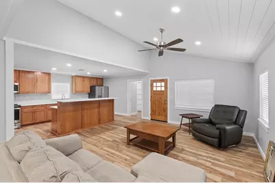501 S Olive St, Fredericksburg, TX 78624 - Photo 2
