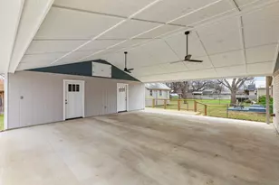 501 S Olive St, Fredericksburg, TX 78624 - Photo 8