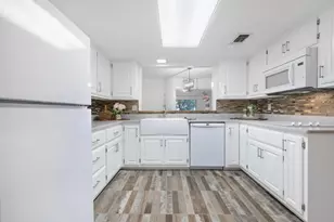 463 Summit Cir, Fredericksburg, TX 78624 - Photo 10