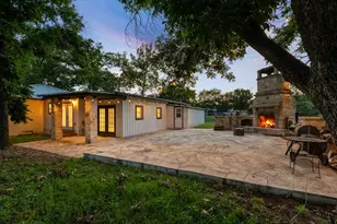 318 W Hackberry St, Fredericksburg, TX 78624 - Photo 24