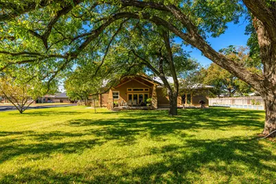 806 E Highway St, Fredericksburg, TX 78624 - Photo 6