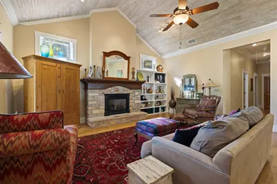 806 E Highway St, Fredericksburg, TX 78624 - Photo 14