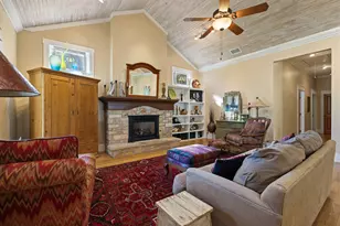806 E Hwy St, Fredericksburg, TX 78624 - Photo 14