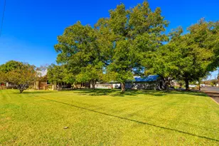 806 E Hwy St, Fredericksburg, TX 78624 - Photo 8