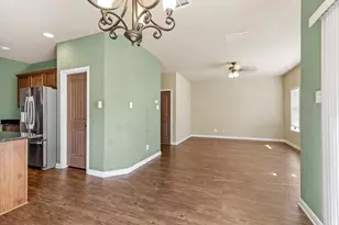 510 Mueller St, Fredericksburg, TX 78624 - Photo 4