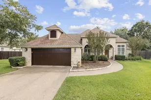 613 Persimmon Ct, Fredericksburg, TX 78624 - Photo 2
