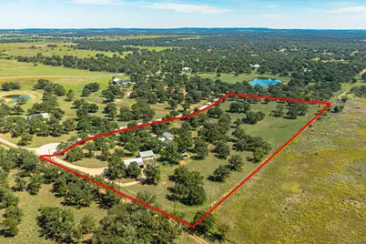 327 S Stag Trail, Fredericksburg, TX 78624 - Photo 4