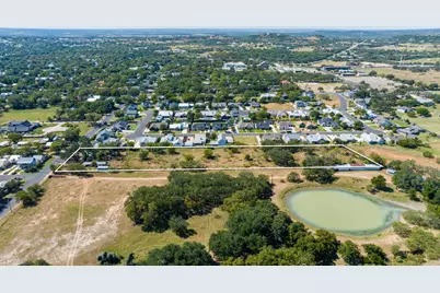 604 N Cherry St, Fredericksburg, TX 78624 - Photo 2