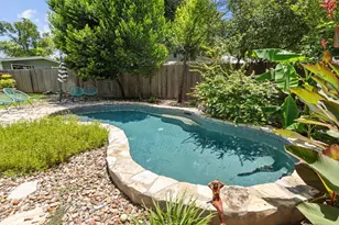 605 W Schubert St, Fredericksburg, TX 78624 - Photo 2