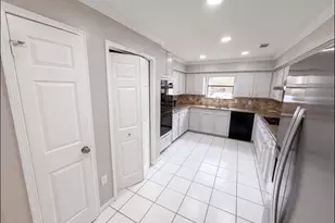 1746 Cloister SE 32nd St, Other, TX 77532 - Photo 4