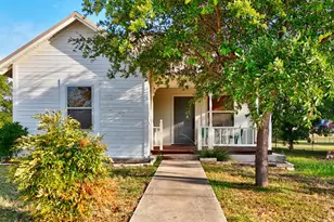 305 Tarrant, Llano, TX 78643 - Photo 2