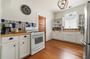 404 E Travis St, Fredericksburg, TX 78624 - Photo 18