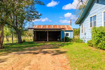 209 Mountain View Dr, Fredericksburg, TX 78624 - Photo 2