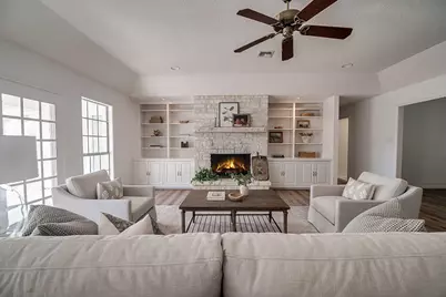 223 Edgewood Dr, Fredericksburg, TX 78624 - Photo 2
