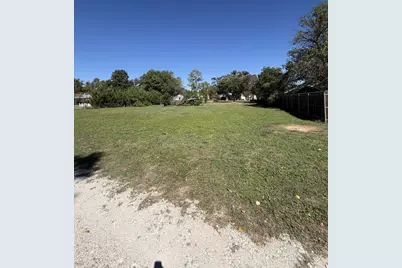 211 W Centre St, Fredericksburg, TX 78624 - Photo 8