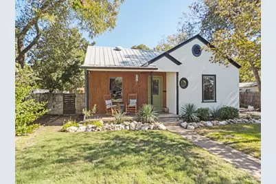 222 W Centre St, Fredericksburg, TX 78624 - Photo 2