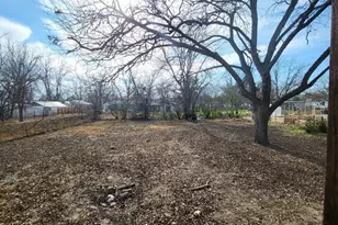 311 W Burbank St, Fredericksburg, TX 78624 - Photo 10