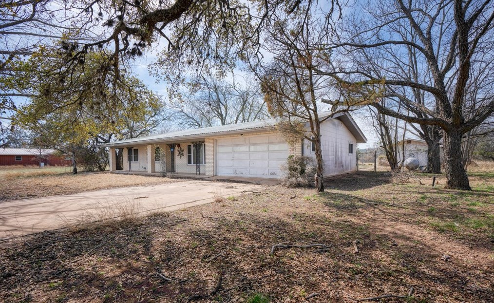 581 Bob Moritz Dr, Fredericksburg, TX 78624-3048