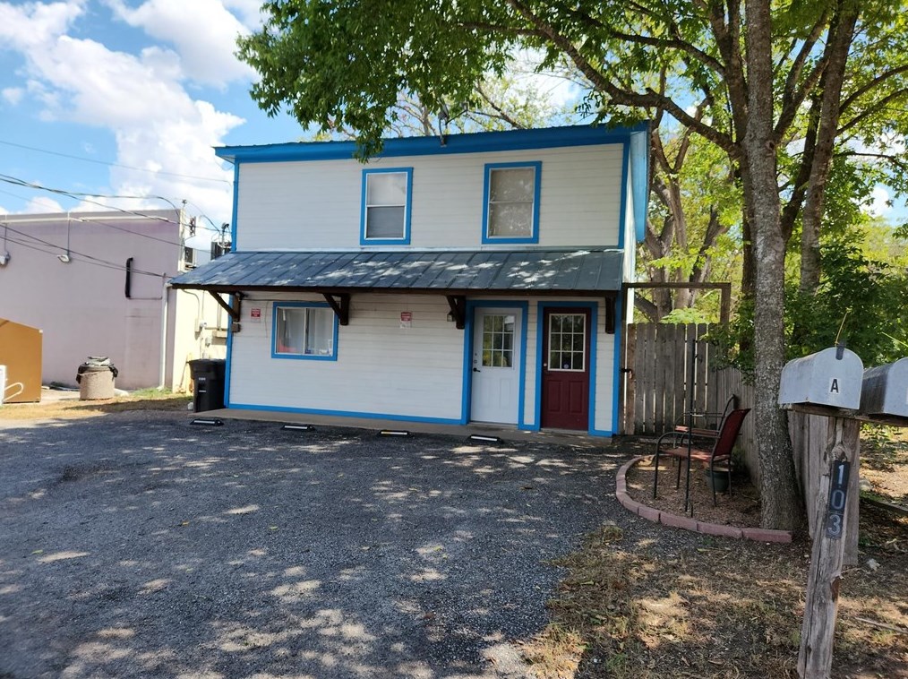 103 S Columbus St, Fredericksburg, TX 78624