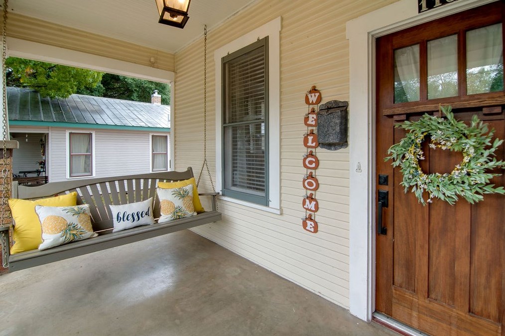 113 Creek St, Fredericksburg, TX 78624-4127