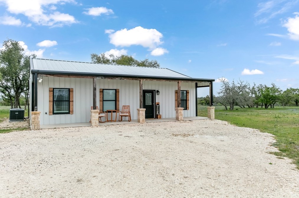 3630 Reeh Rd, Fredericksburg, TX 78624-6833