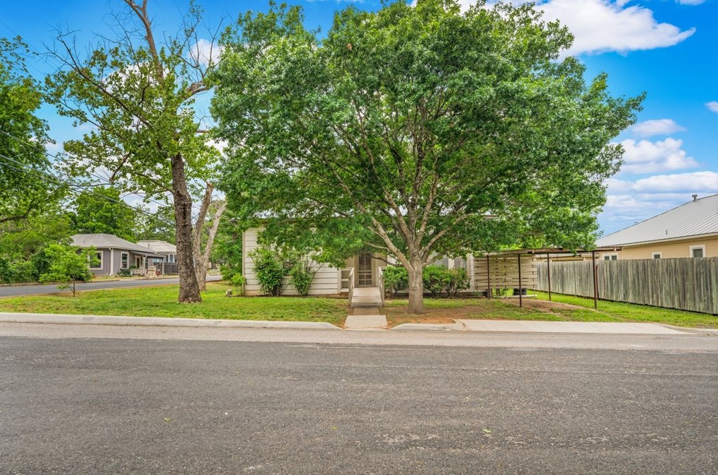 514 Kraupahen St, Fredericksburg, TX 78624-4528