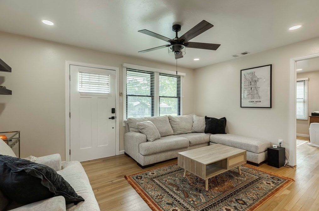 611 Travis St, Fredericksburg, TX 78624-3226