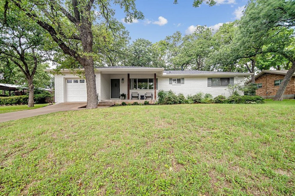 305 Tanglewood Dr, Fredericksburg, TX 78624-2817