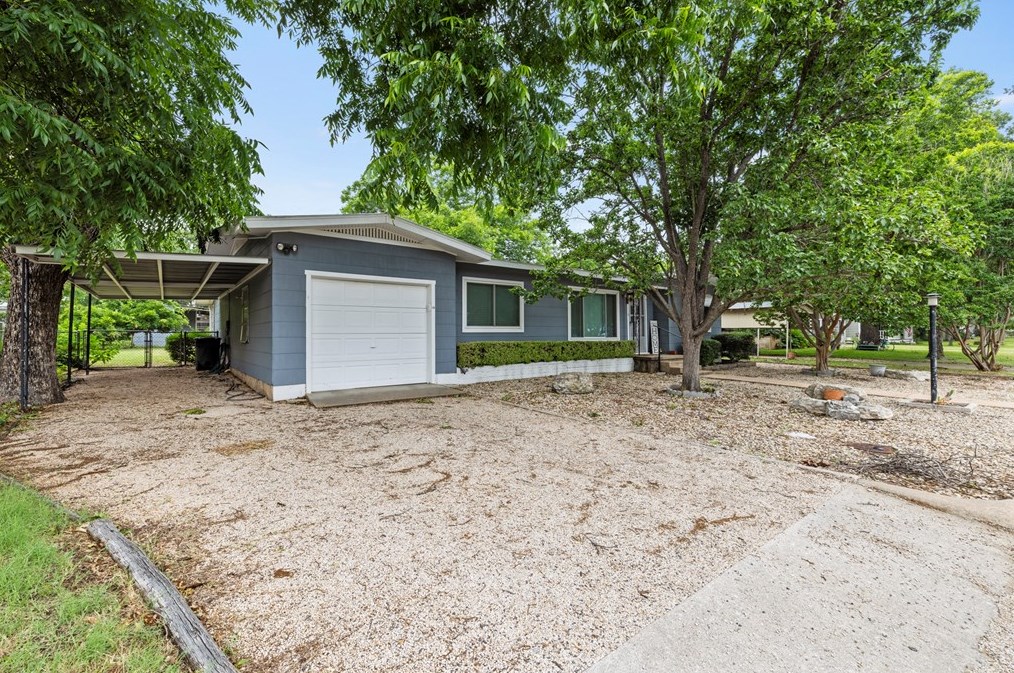412 Orchard St, Fredericksburg, TX 78624-4347