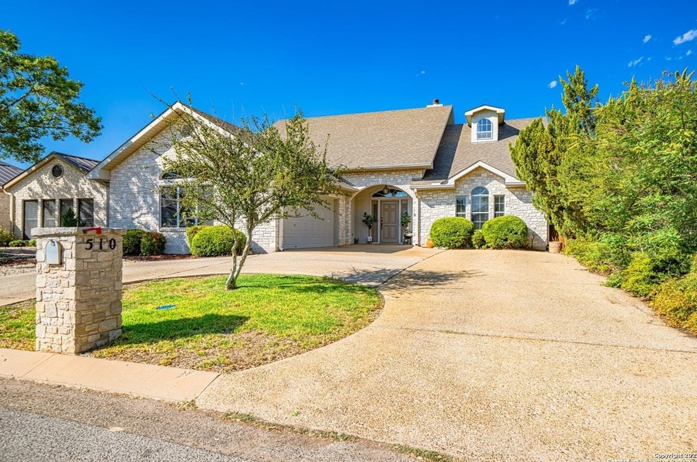 510 Oakland Hills Ln, Kerrville, TX 78028-6424