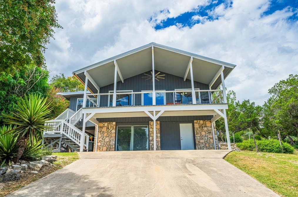 109 Loma Vista Dr, Kerrville, TX 78028-6110