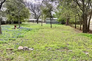 809 N Llano St, Fredericksburg, TX 78624 - Photo 4