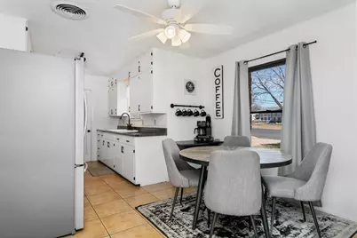 333 W Burbank St, Fredericksburg, TX 78624 - Photo 8